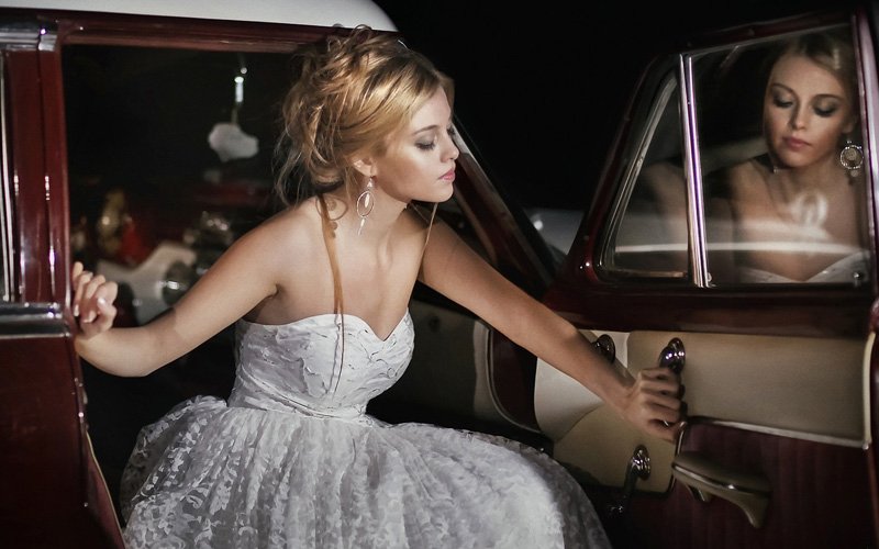 The queen is getting out of the car.